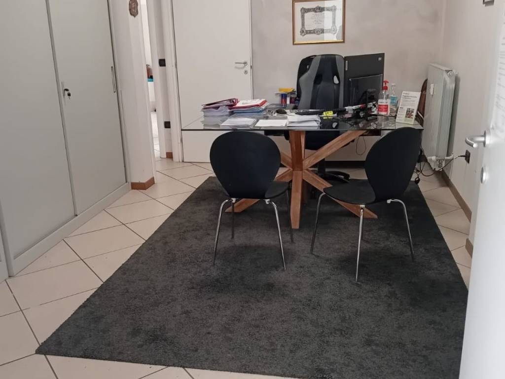 negozio in vendita a Mantova in zona Tè Brunetti