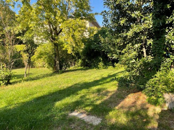 casa indipendente in vendita a Mantova in zona Strada Dosso del Corso