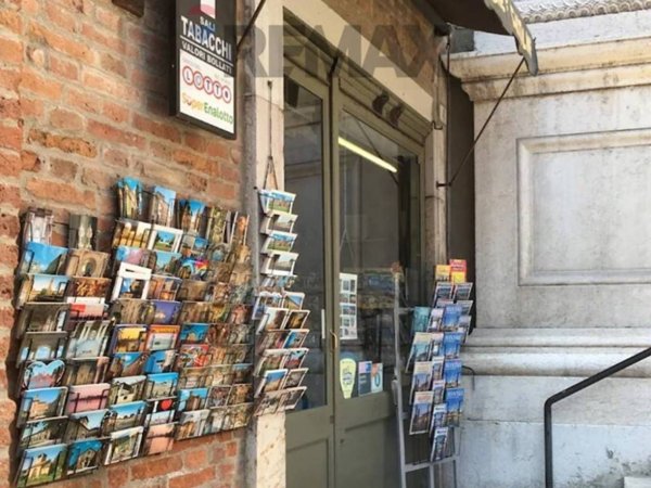 negozio in vendita a Mantova in zona Centro Storico