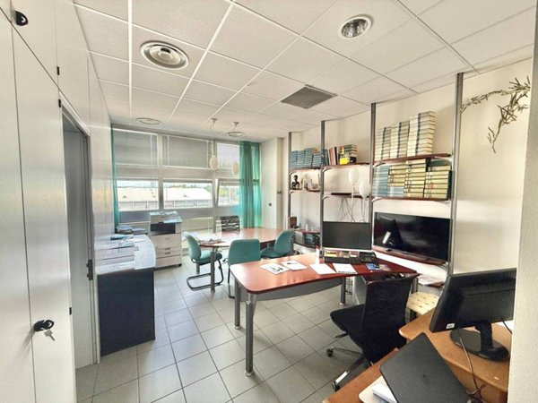 ufficio in vendita a Mantova in zona Lunetta-Frassino