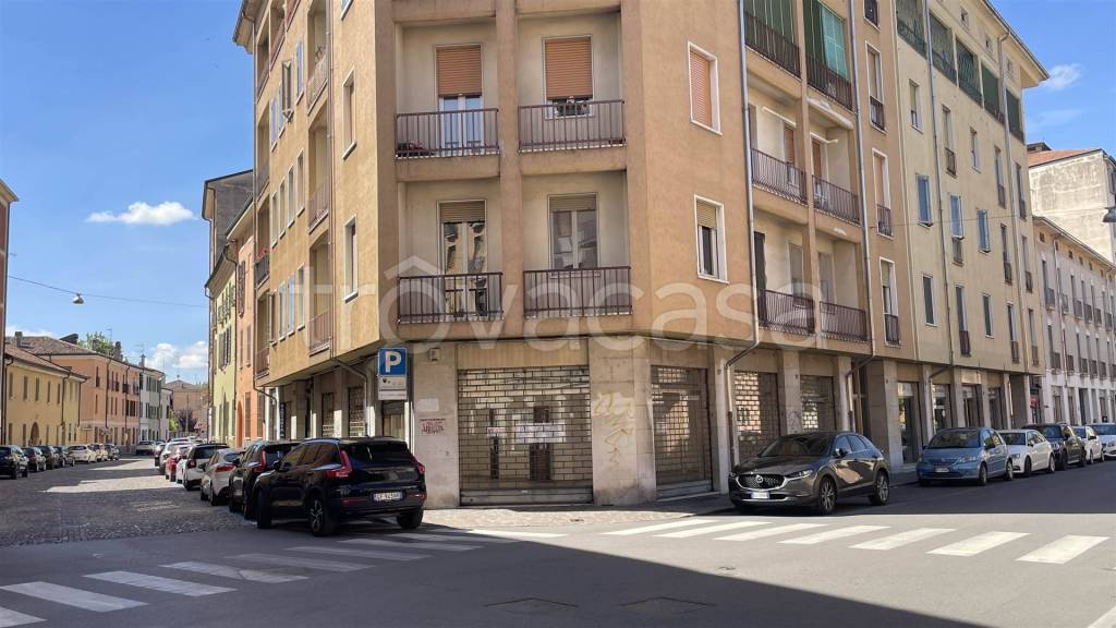 negozio in vendita a Mantova