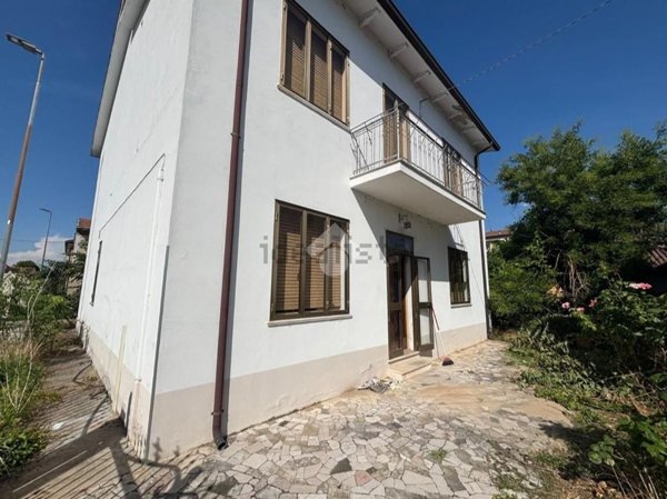 casa indipendente in vendita a Mantova in zona Frassino