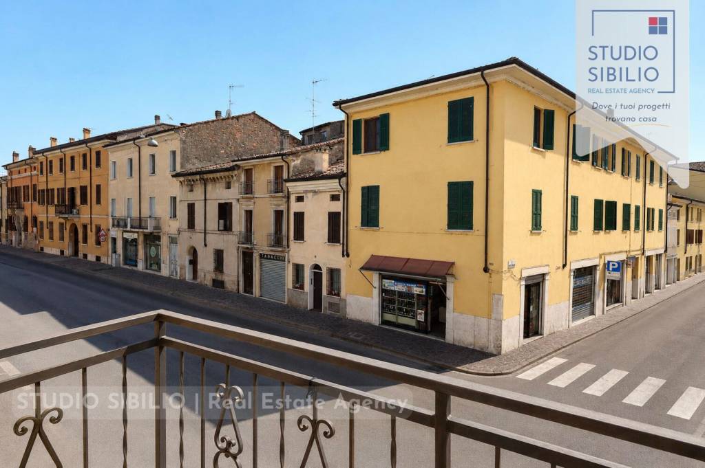 casa indipendente in vendita a Mantova in zona Centro Storico