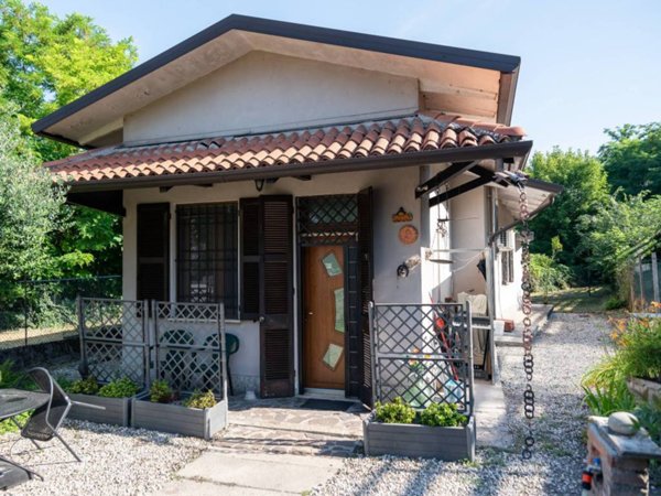 casa indipendente in vendita a Mantova in zona Viale Pompilio