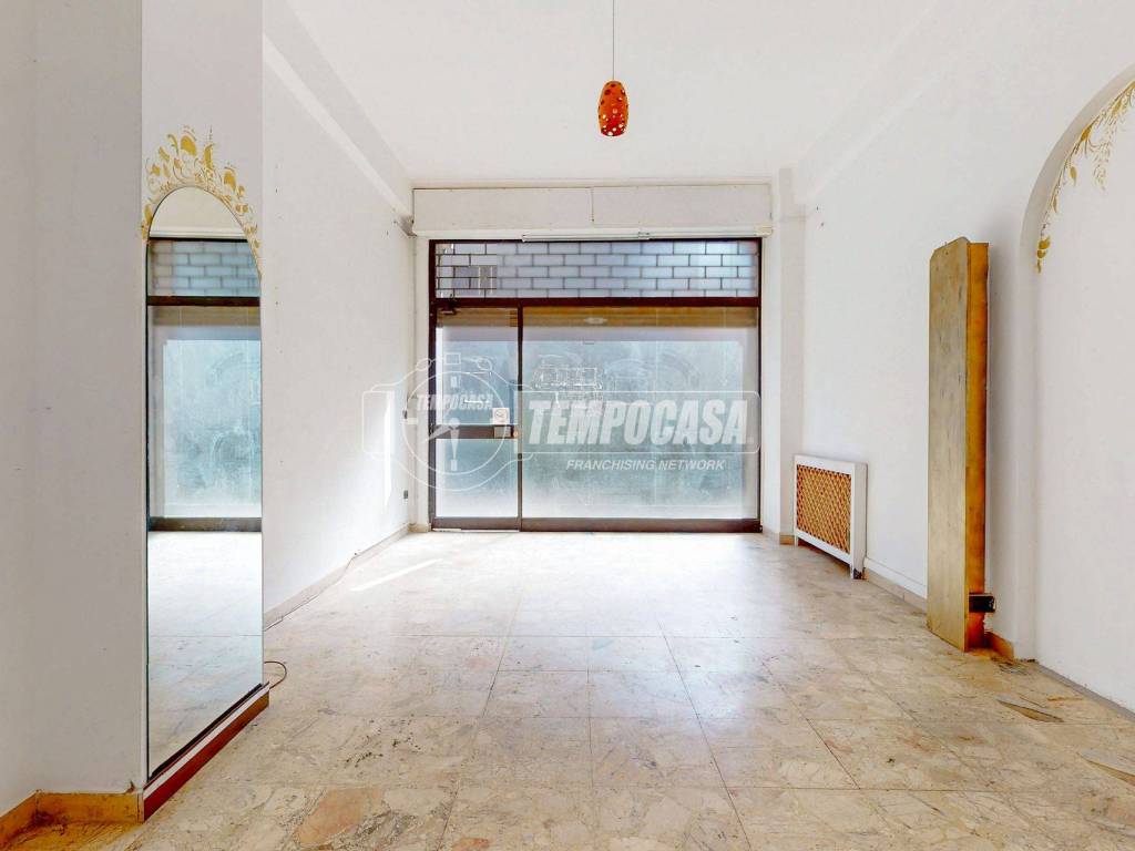 negozio in vendita a Mantova in zona Valletta Paiolo