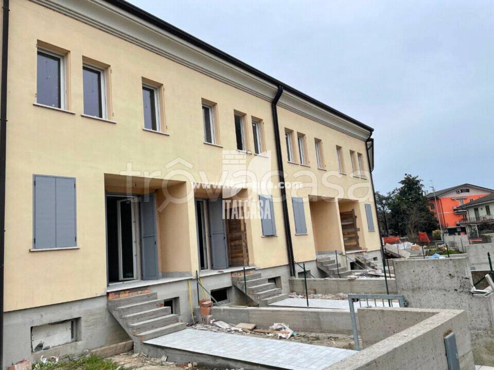 casa indipendente in vendita a Mantova in zona Frassino