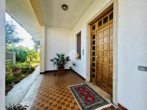 casa indipendente in vendita a Mantova in zona Zona Artigianale