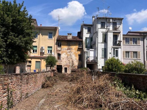 casa indipendente in vendita a Mantova in zona Centro Storico