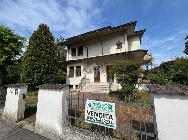 casa indipendente in vendita a Mantova