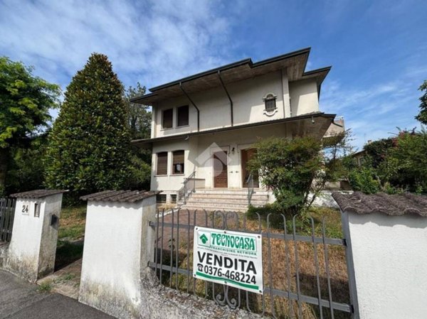 casa indipendente in vendita a Mantova in zona Frassino