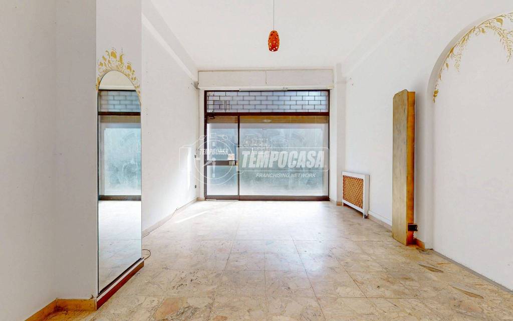 negozio in vendita a Mantova in zona Valletta Paiolo