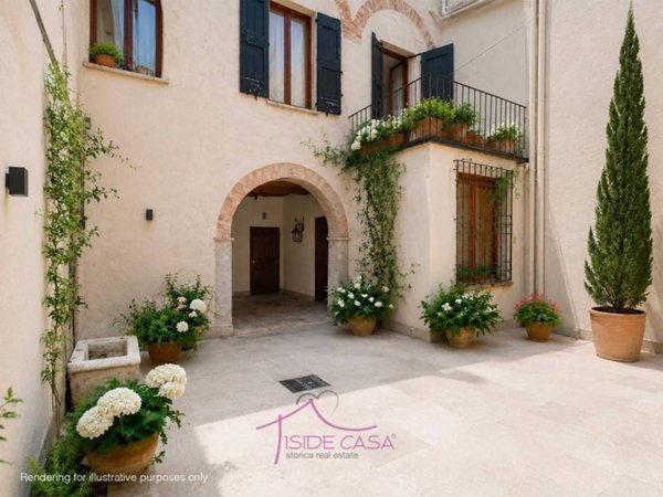 casa indipendente in vendita a Mantova in zona Centro Storico