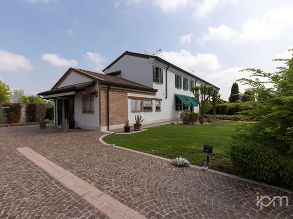 casa indipendente in vendita a Mantova