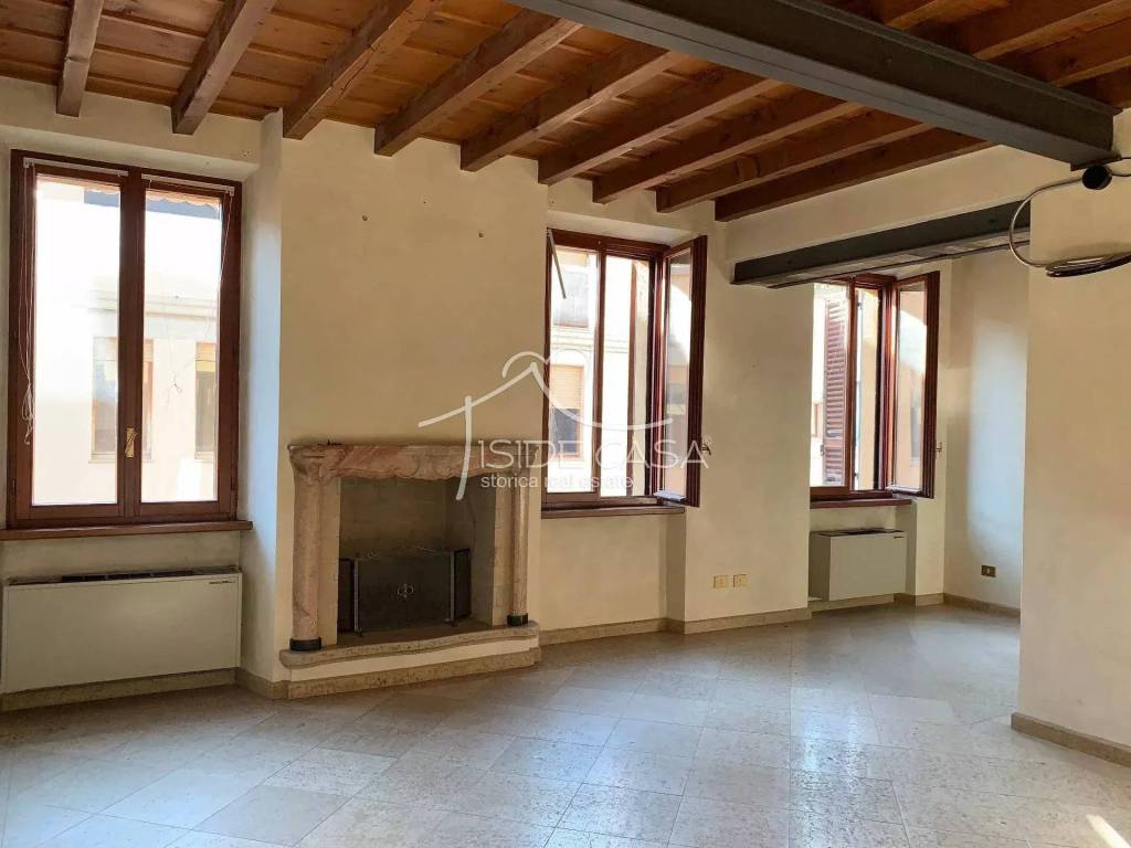 casa indipendente in vendita a Mantova in zona Centro Storico