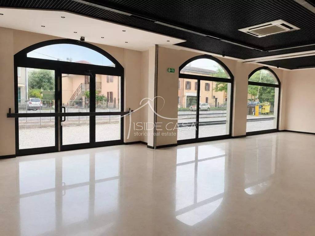 negozio in vendita a Mantova