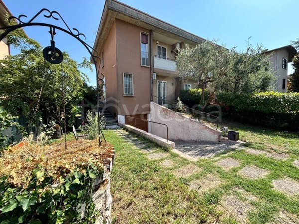 casa indipendente in vendita a Mantova in zona Strada Dosso del Corso
