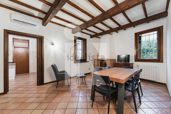 casa indipendente in vendita a Mantova in zona Viale Pompilio