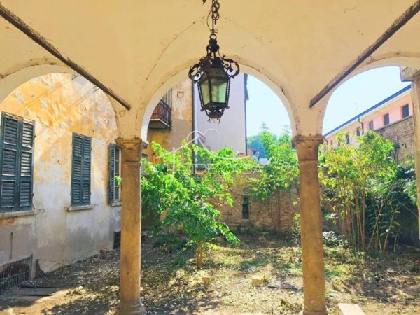 negozio in vendita a Mantova in zona Centro Storico