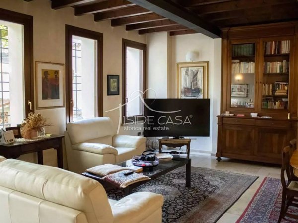 casa indipendente in vendita a Mantova in zona Centro Storico