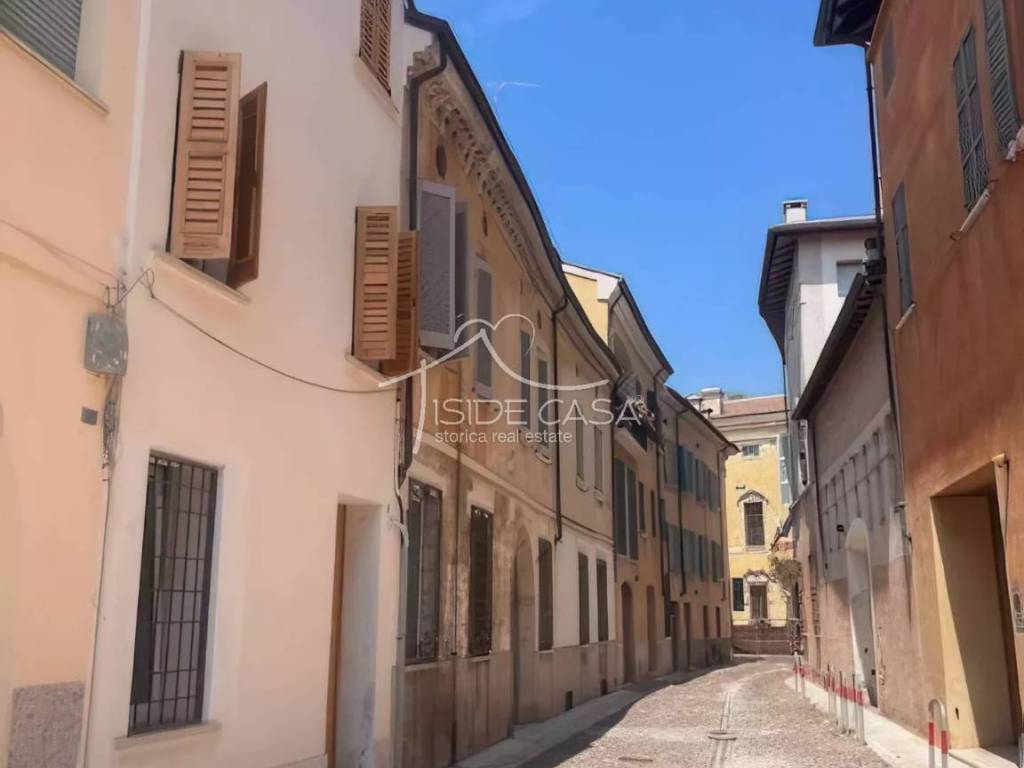 appartamento in vendita a Mantova in zona Centro Storico