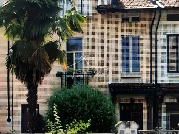 casa indipendente in vendita a Mantova
