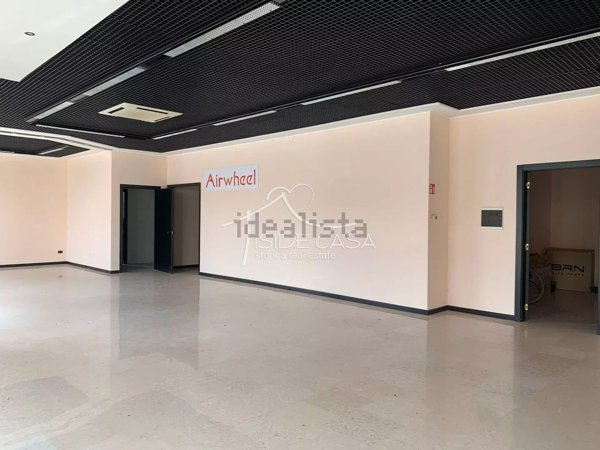 locale commerciale in vendita a Mantova in zona Castelnuovo