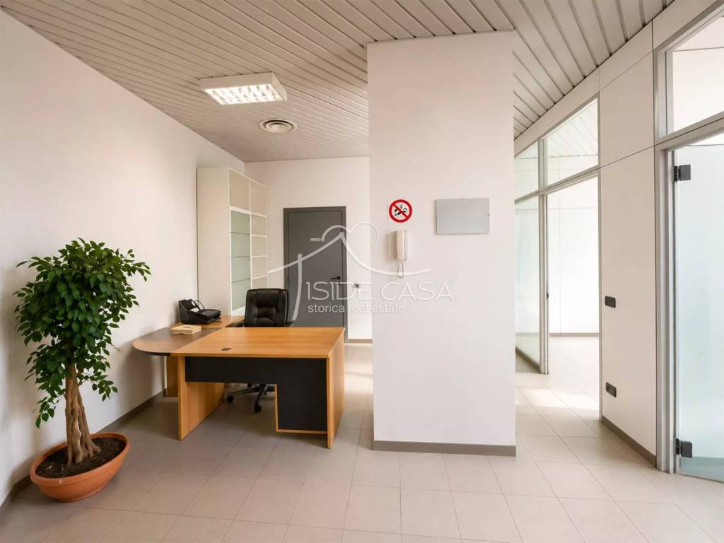 negozio in vendita a Mantova in zona Lunetta-Frassino