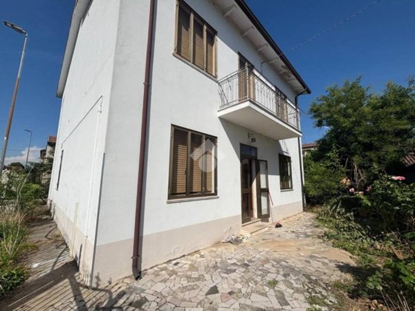 casa indipendente in vendita a Mantova in zona Frassino