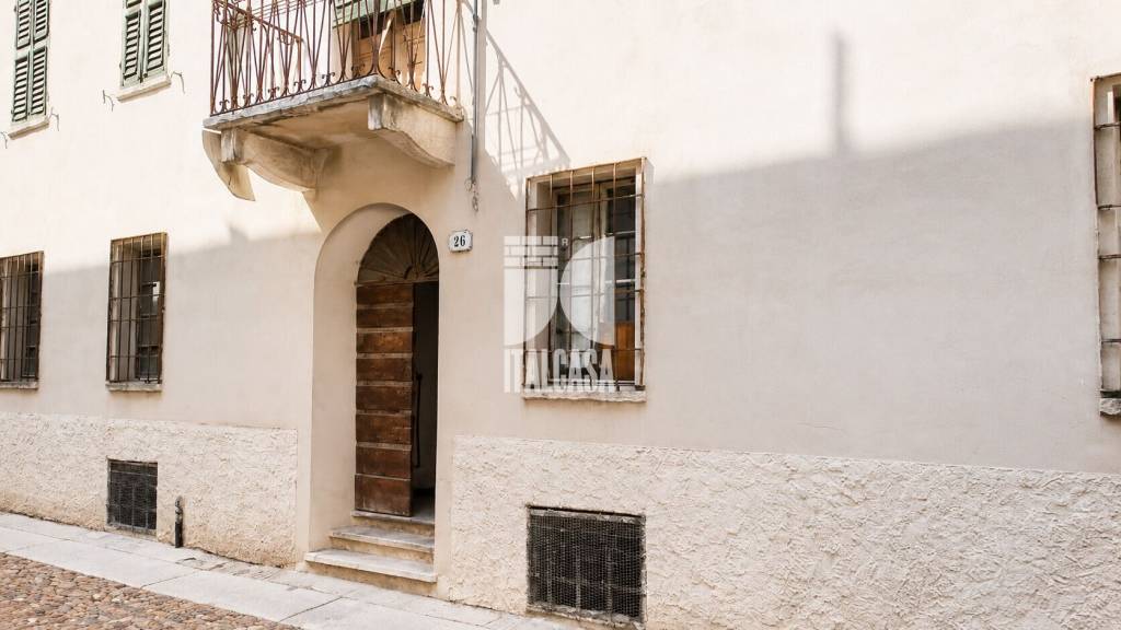 casa indipendente in vendita a Mantova in zona Centro Storico
