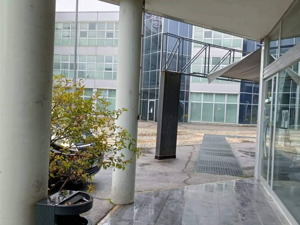 ufficio in vendita a Mantova in zona Lunetta-Frassino