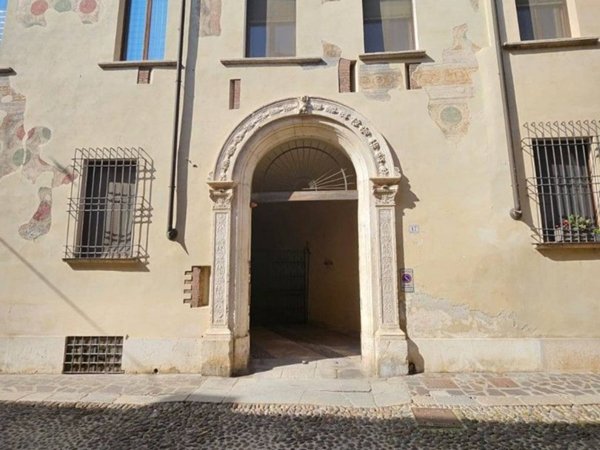 appartamento in vendita a Mantova in zona Centro Storico