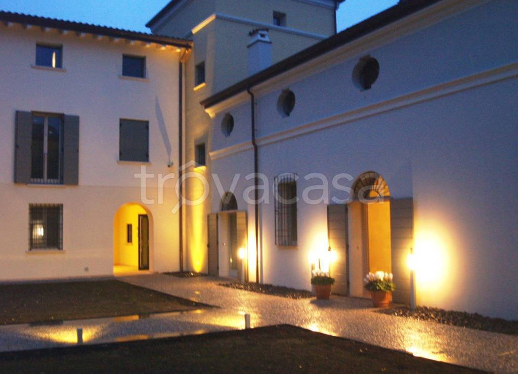 casa indipendente in vendita a Mantova in zona Case Ghisiolo