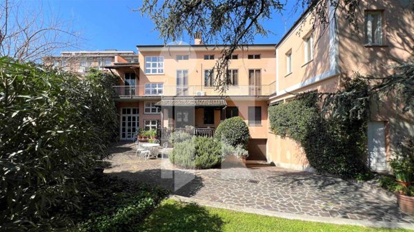 casa indipendente in vendita a Mantova in zona Centro Storico