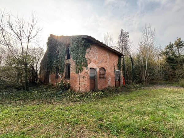 casale in vendita a Mantova in zona BorgoVirgiliana