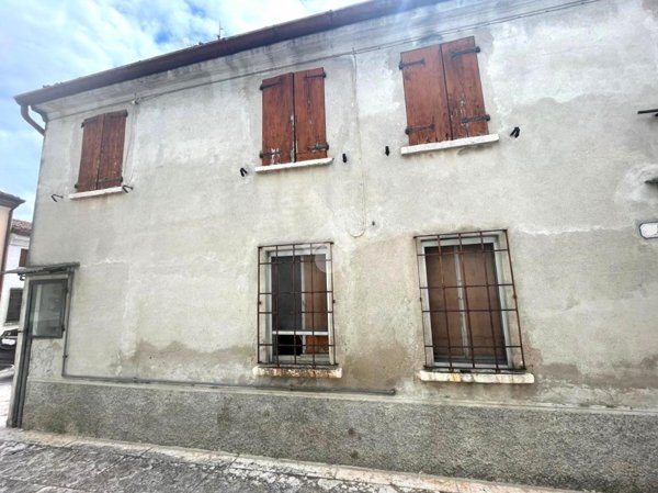 casa indipendente in vendita a Mantova in zona Borgo Castelletto