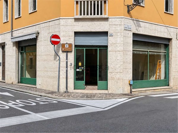 negozio in vendita a Mantova