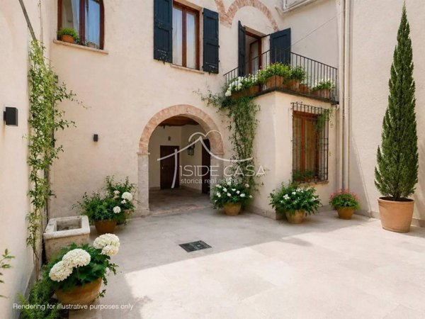 casa indipendente in vendita a Mantova in zona Centro Storico