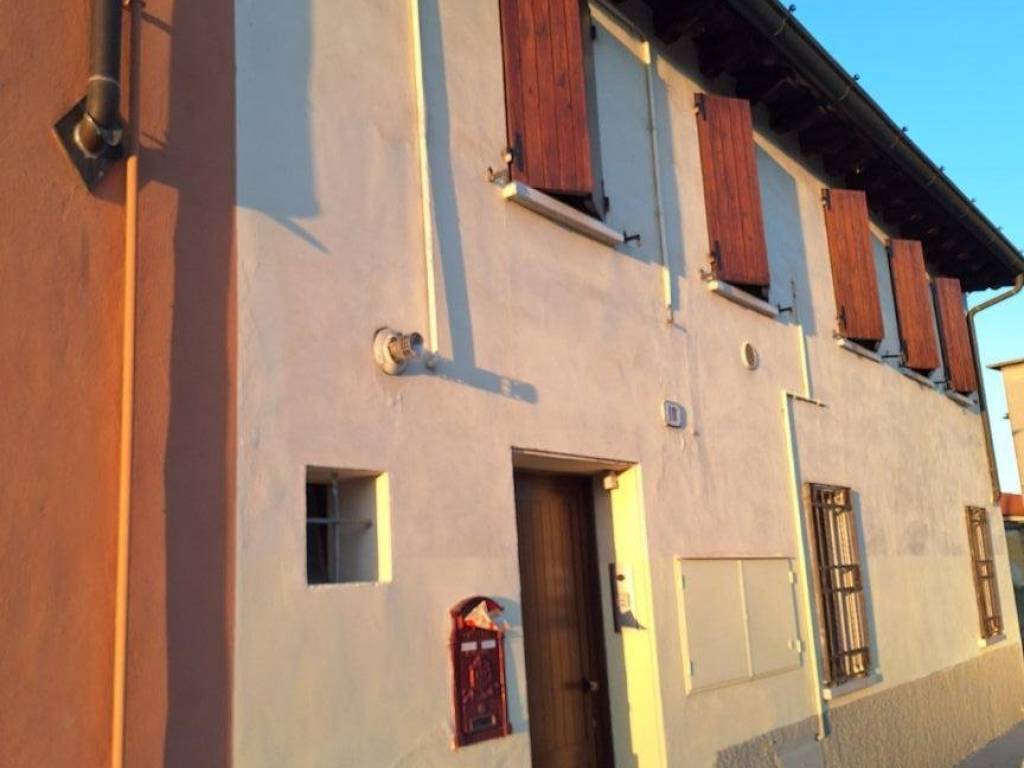 casa indipendente in vendita a Mantova