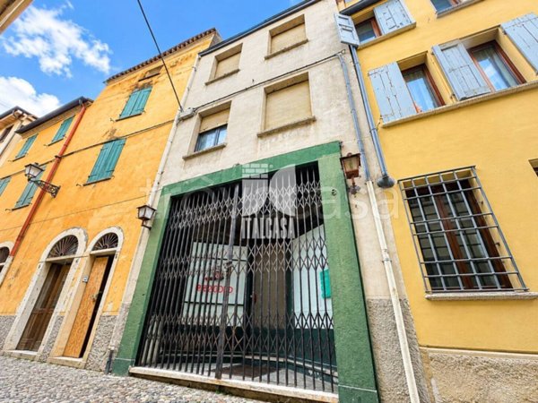 casa indipendente in vendita a Mantova in zona Centro Storico