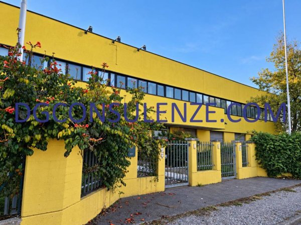 locale commerciale in vendita a Mantova