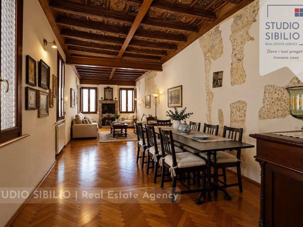 casa indipendente in vendita a Mantova in zona Centro Storico