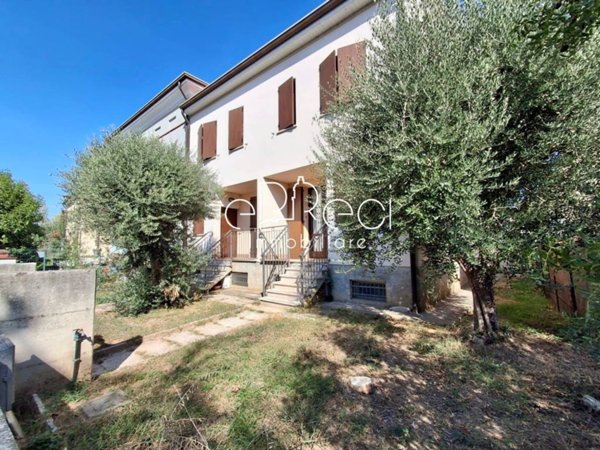 casa indipendente in vendita a Mantova in zona Frassino