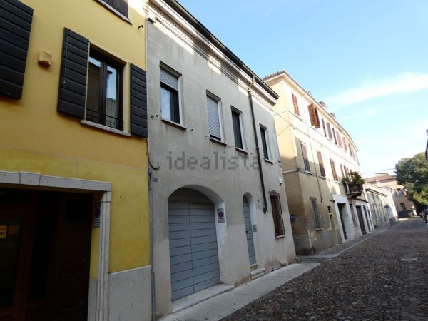 casa indipendente in vendita a Mantova in zona Virgiliana