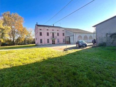 azienda agricola in vendita a Marcaria
