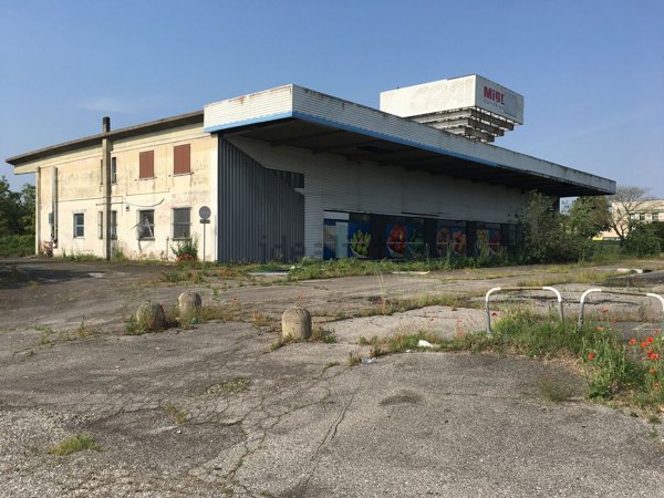 locale commerciale in vendita a Marcaria