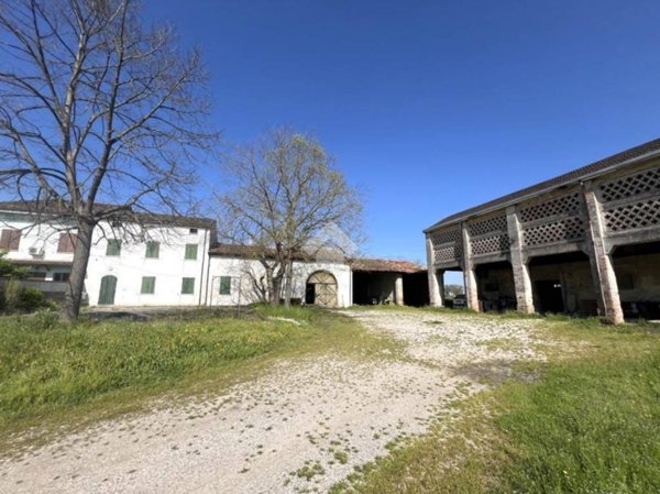 casa indipendente in vendita a Marcaria in zona Casatico