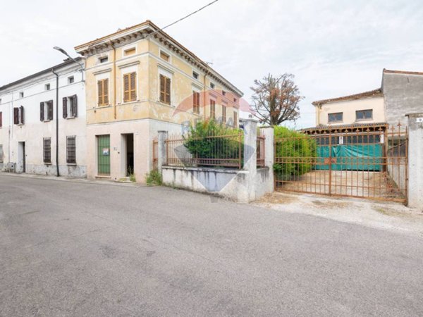 casa indipendente in vendita a Marcaria in zona Casatico