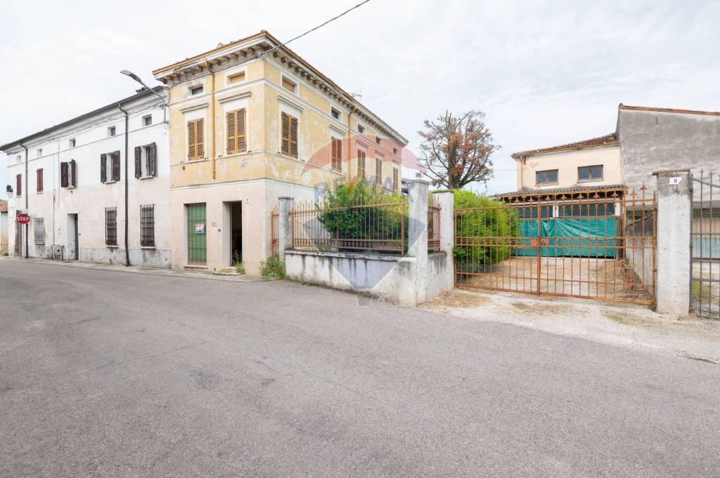 casa indipendente in vendita a Marcaria in zona Casatico