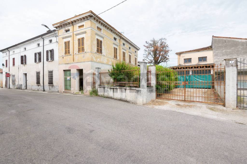 casa indipendente in vendita a Marcaria in zona Casatico