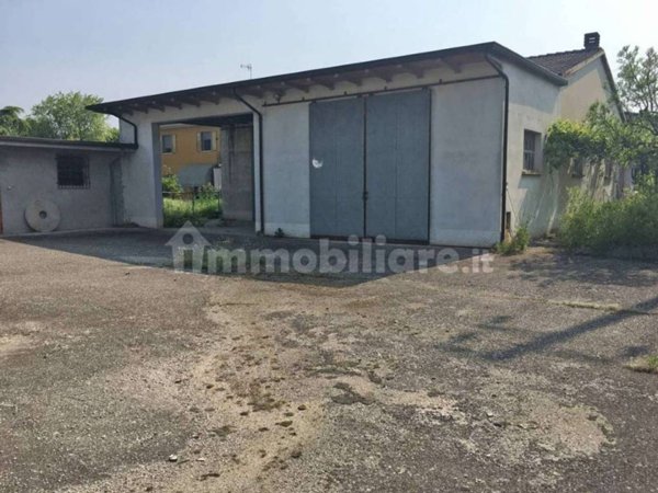 locale commerciale in vendita a Marcaria